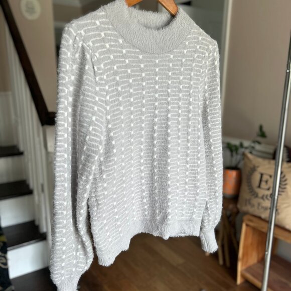 Love Scarlett Super Soft Sweater Gray White Geometric Pattern Womens Size Small - Picture 9 of 9